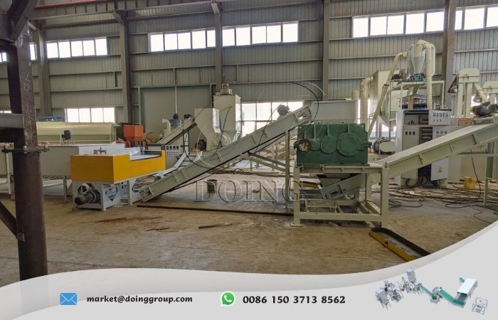 Solar photovoltaic panel recycling machine